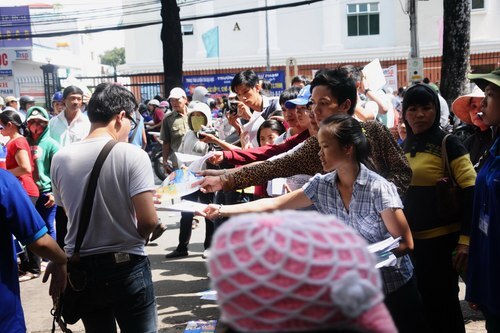 Người phát tờ rơi không đúng quy định có thể bị xử phạt 500 nghìn đồng