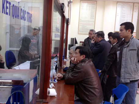 Cán bộ Hà Nội phải xin lỗi nếu để dân chờ đợi lâu