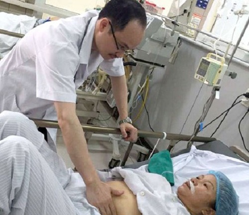 Ba người trong một gia đình nguy kịch do ăn nấm dại