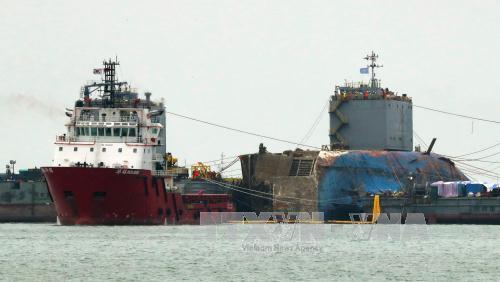 Phà Sewol đã được đưa ra khỏi vùng biển gặp nạn
