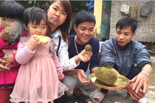 Mổ lợn 2 tạ phát hiện 2 vật thể lạ nghi “cát lợn”