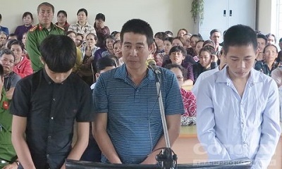 Thuê cháu tạt axit