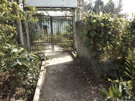 Phát hiện thi thể nam thanh niên chết quỳ trước căn nhà hoang