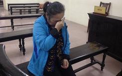 Ra thăm con gái trong trại giam, bà lão tiện đường... xách thuê ma túy