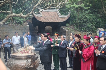 Giỗ tổ Hùng Vương 2017: Chủ tịch nước dâng hương tưởng nhớ các Vua Hùng