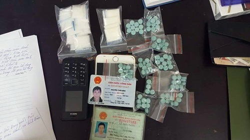 Hà Nội: Mua ma túy về để “liên hoan”, 2 đối tượng bị 141 tóm gọn