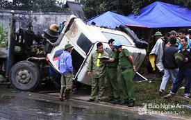 Bắt giam 2 tài xế gây ra vụ tai nạn làm 6 người tử vong