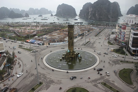 Cột đồng hồ 35 tỷ đồng ở Quảng Ninh