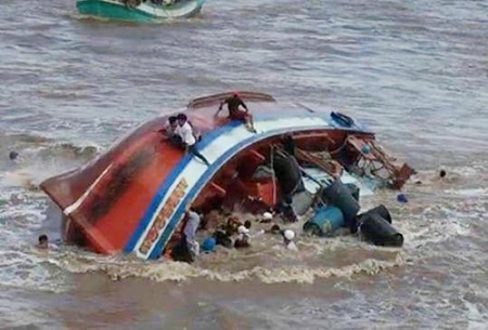 Vụ chìm tàu tại lễ hội Nghinh Ông: Đã tìm thấy thi thể cô gái mất tích