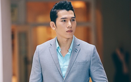 Á vương Ngọc Tình làm giám khảo cuộc thi Nguyễn Thị Thành tham dự