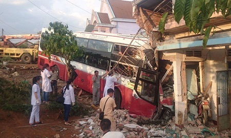 Khởi tố vụ tai nạn giữa xe Thành Bưởi và Phương Trang khiến 2 người chết