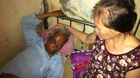 Truy tìm 2 cô gái tông ông cụ ngất xỉu rồi chở ra nghĩa địa