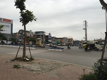 Vi phạm giao thông, kéo ngã CSGT xuống đường rồi bỏ chạy