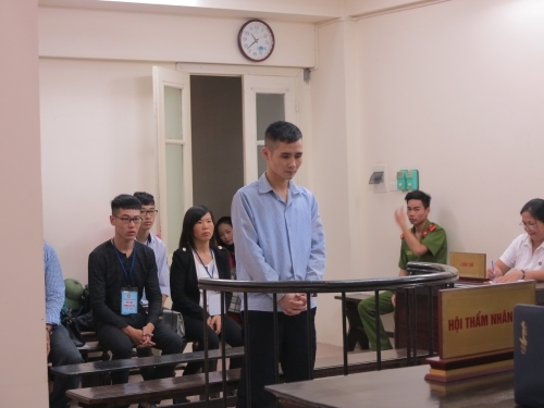 Thanh niên truy sát 4 người trong một gia đình sau va chạm giao thông
