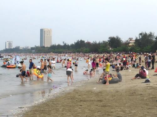 Cảnh báo 6 khu vực nguy hiểm, không nên tắm tại biển Cửa Lò