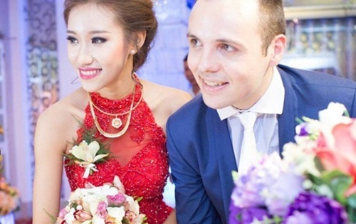 Chàng trai Pháp, yêu gái Việt sẵn sàng nằm dưới đất, tắm nước lạnh, bị muỗi chích