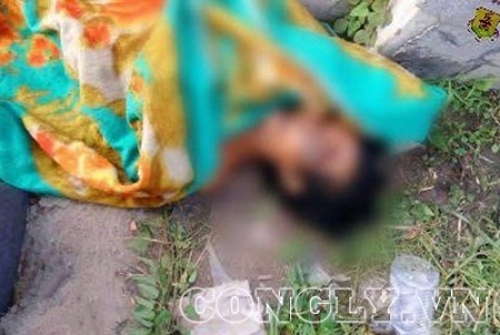 Phát hiện thi thể người đàn ông bị cắt bộ phận sinh dục bên ngôi mộ