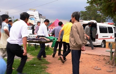 Bất lực nhìn người phụ nữ nhảy hồ Xuân Hương tự tử