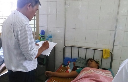 Ăn bánh tét, hơn 30 người nhập viện