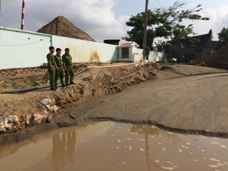 Nổ súng bắt 3 ghe hút cát trên sông Đồng Nai