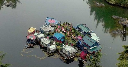 Bỏ phố thị để xây “vịnh tự do” giữa biển, cặp vợ chồng khiến nhiều người trầm trồ sau 20 năm