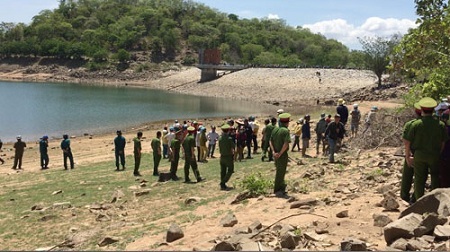 Đi câu cá hoảng hốt phát hiện thi thể nữ trôi sông