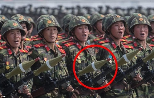 Chuyên gia Mỹ: Triều Tiên sử dụng ‘đồ giả’ trong cuộc duyệt binh