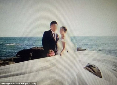 Phát hiện bị lừa dối, cô dâu gọi cảnh sát bắt chồng ngay tại đám cưới