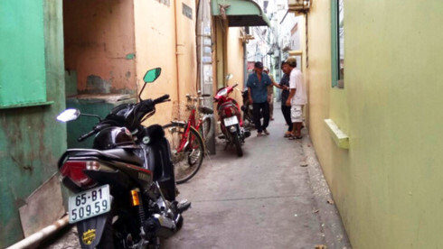 Rủ uống cà phê, bàng hoàng phát hiện bạn chết trong tư thế treo cổ