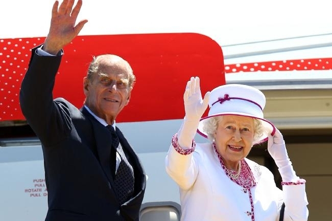 Hoàng gia Anh triệu tập toàn bộ nhân viên họp khẩn bất thường