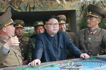 Ông Kim Jong-un đe dọa tấn công Hàn Quốc khi thị sát hai đảo tiền tiêu