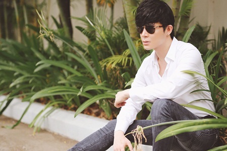 Nathan Lee lịch lãm với áo sơ mi hàng hiệu sang chảnh