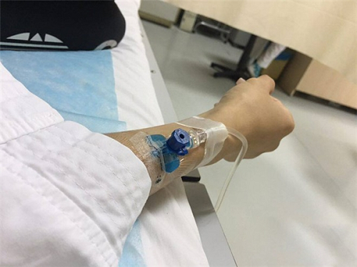 Hàng chục người nhập viện sau khi ăn cỗ cưới