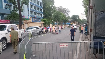 Đang điều khiển xe, nam thanh niên bất ngờ ngã ra đường tử vong