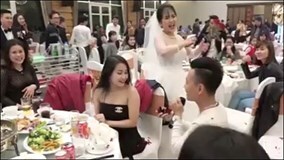 Chàng trai Hải Phòng cầu hôn người yêu giữa đám cưới bạn bè