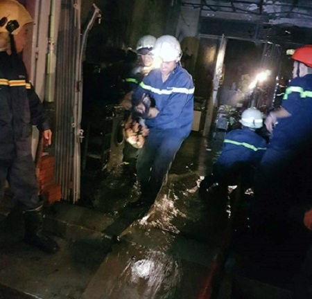 Cháy nhà lúc rạng sáng, 3 người bị thương nặng