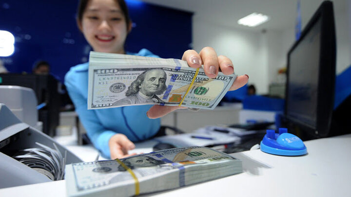 Tỷ giá USD hôm nay 12/5: Đồng bạc xanh tiếp tục “lao dốc”