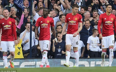 Mourinho đang bóp nát một Man United từng đầy tinh thần hiệp sỹ