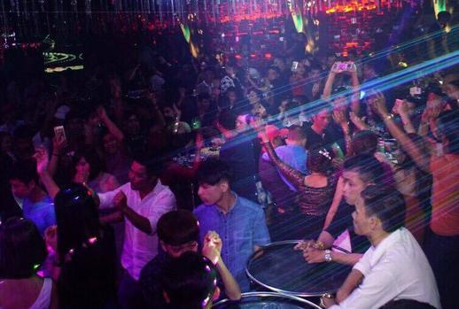 Đột kích tụ điểm giải trí ở Sài Gòn, nhiều dân chơi bỏ chạy tán loạn