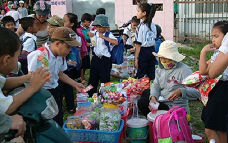 Ăn đỗ tương đóng gói, 28 học sinh tiểu học nhập viện