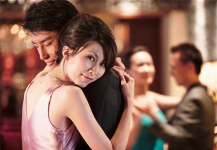 Bi hài chuyện gái “bán hoa” để cung phụng người tình trẻ