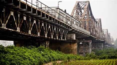 Từ hôm nay, Hà Nội phân luồng giao thông qua cầu Long Biên để cải tạo mặt cầu