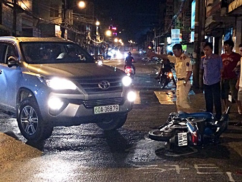 Bị truy đuổi, xe 7 chỗ gây tai nạn liên hoàn