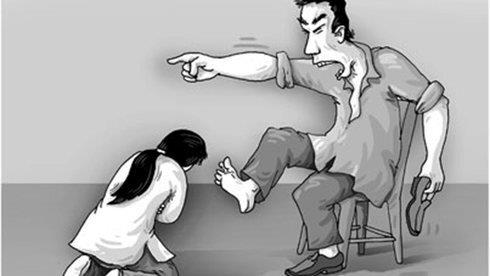 Chồng lột quần áo, trói vợ vào cầu thang: Lỗi do chồng hay vợ?