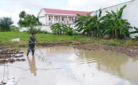 Trượt chân xuống hố nước sâu, 2 chị em ruột tử vong
