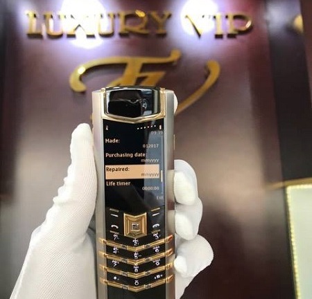 Chiếc vertu giá gần 400 triệu đồng gặp 'sự cố' là do hiểu lầm