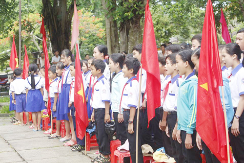 Hơn 200 HS không được khen thưởng vì trường thiếu Hiệu trưởng