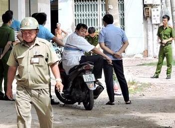 Điều tra nguyên nhân người phụ nữ gục chết trước cửa hàng quần áo