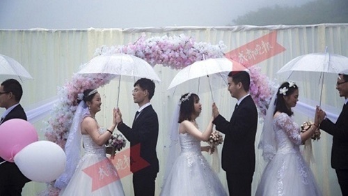 Tò mò lớp học có 15 cặp đôi kết hôn, 8 cặp kết hôn cùng ngày