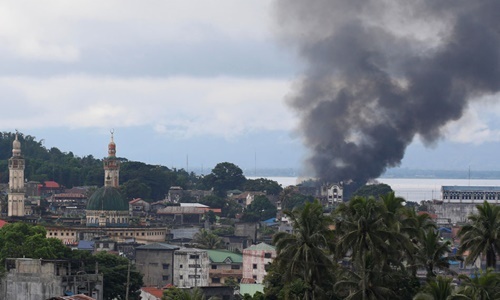 Quân đội Philippines dùng tên lửa dẫn đường tấn công phiến quân thân IS